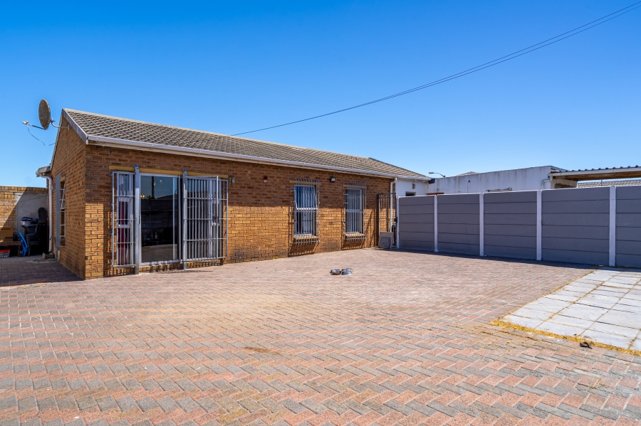 5 Bedroom Property for Sale in Ottery Western Cape